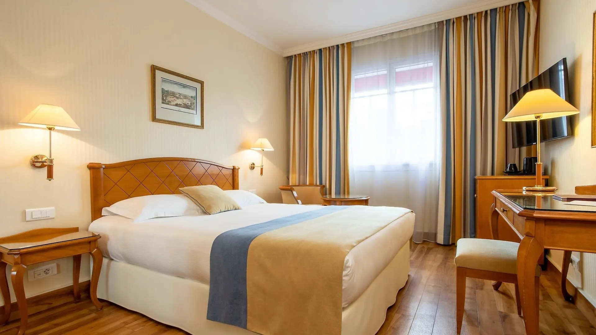 Hotel Etats Unis Opera Paris 4*,